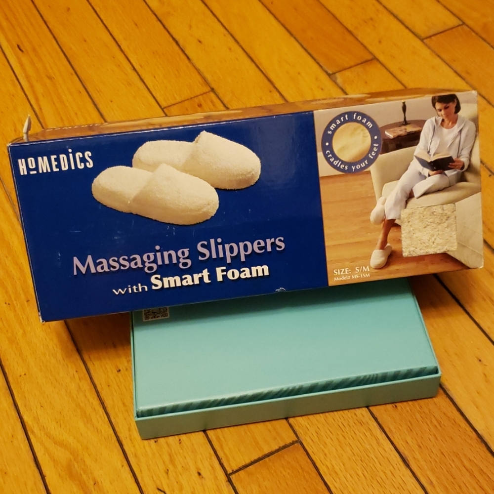 Homedics Messaging Slippers with Smart Foam